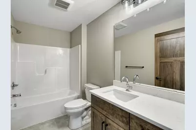 230 S Chestnut Street, Ellsworth, WI 54011 - Photo 11