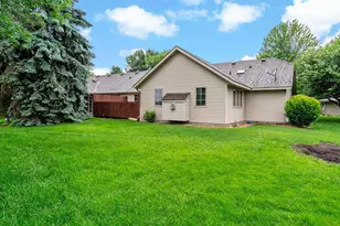 8541 Inverness Ln N, Brooklyn Park, MN 55443 - Photo 3