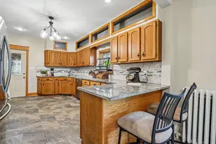302 Wyoming St E, Saint Paul, MN 55107 - Photo 9