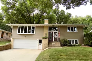 961 11 1/4 Street SW, Rochester, MN 55902 - Photo 1