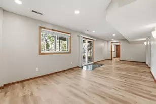 9244 Andrea Dr, Woodbury, MN 55125 - Photo 49