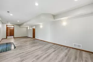 9244 Andrea Dr, Woodbury, MN 55125 - Photo 47
