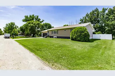 501 1st Street NW, Hillsboro, ND 58045 - Photo 3