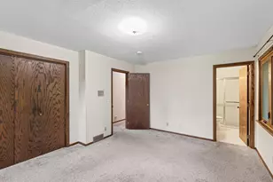 10647 Utica Rd, Bloomington, MN 55437 - Photo 19