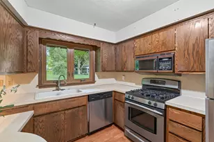 10647 Utica Rd, Bloomington, MN 55437 - Photo 11