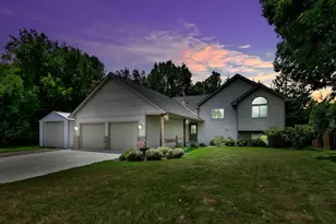 31066 Cedar Ridge Dr, Lindstrom, MN 55045 - Photo 1