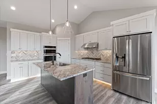 529 Chapman Hls Ct, Hudson, WI 54016 - Photo 5