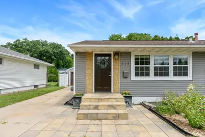 915 11 1/2 Street SW, Rochester, MN 55902 - Photo 3