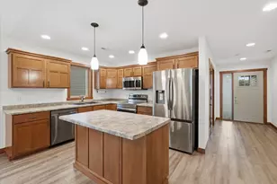 1725 Squirrel Way, New Richmond, WI 54017 - Photo 3
