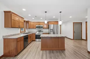 1725 Squirrel Way, New Richmond, WI 54017 - Photo 5