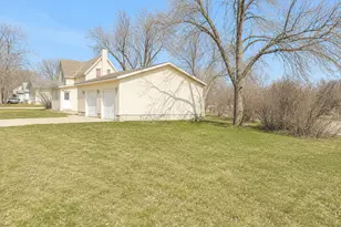 672 S Anna Ave, Lake Crystal, MN 56055 - Photo 37