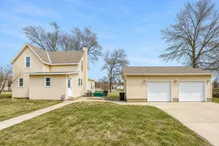 672 S Anna Ave, Lake Crystal, MN 56055 - Photo 1