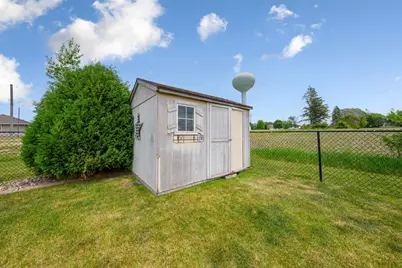 315 Hazeltine Avenue NE, Owatonna, MN 55060 - Photo 7