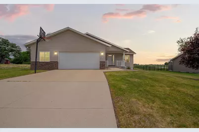 315 Hazeltine Avenue NE, Owatonna, MN 55060 - Photo 3