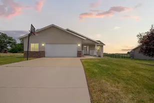 315 Hazeltine Ave NE, Owatonna, MN 55060 - Photo 3