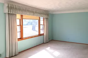 1887 Oxford St N, Roseville, MN 55113 - Photo 5