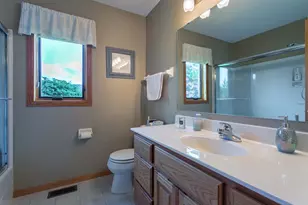 3895 Arlington Dr, Woodbury, MN 55129 - Photo 35