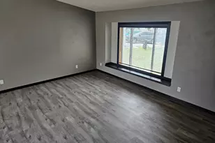 3616 Village Green Ln, Moorhead, MN 56560 - Photo 3