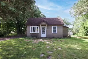 829 Willow St W, Detroit Lakes, MN 56501 - Photo 1