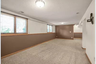 9109 Erickson Court N, Brooklyn Park, MN 55428 - Photo 19