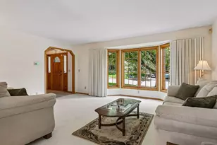156 Red Oaks Dr, Vadnais Heights, MN 55127 - Photo 5