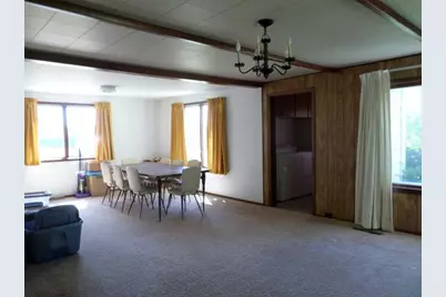 201 Greenwood Street E, Thief River Falls, MN 56701 - Photo 9