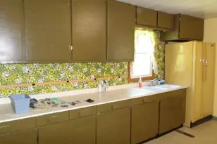 201 Greenwood St E, Thief River Falls, MN 56701 - Photo 5
