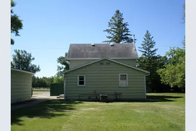 201 Greenwood Street E, Thief River Falls, MN 56701 - Photo 3