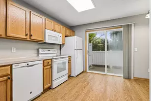 7635 Arboretum Village Ct, Chanhassen, MN 55317 - Photo 9