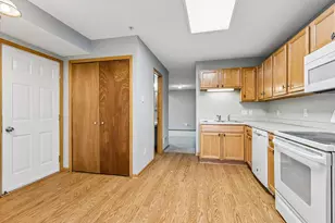 7635 Arboretum Village Ct, Chanhassen, MN 55317 - Photo 13