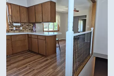 302 Sunrise Lane, Marshall, MN 56258 - Photo 3
