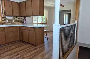 302 Sunrise Ln, Marshall, MN 56258 - Photo 3