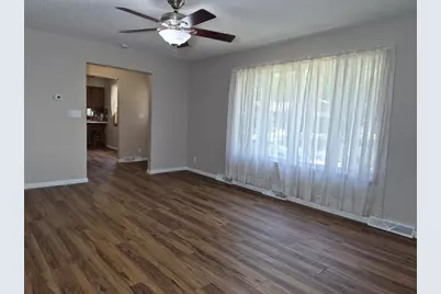 302 Sunrise Lane, Marshall, MN 56258 - Photo 9