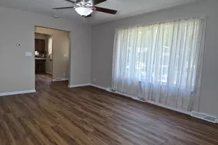 302 Sunrise Ln, Marshall, MN 56258 - Photo 9