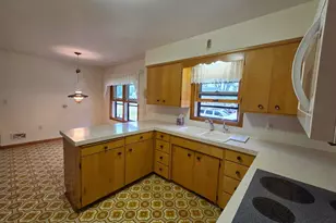 2202 Windsor Rd, Albert Lea, MN 56007 - Photo 9