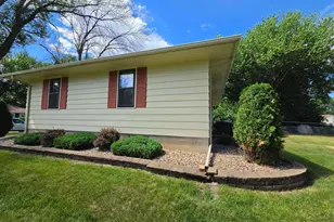 2202 Windsor Rd, Albert Lea, MN 56007 - Photo 3