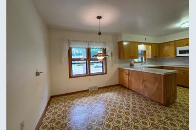 2202 Windsor Road, Albert Lea, MN 56007 - Photo 7