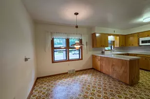 2202 Windsor Rd, Albert Lea, MN 56007 - Photo 7