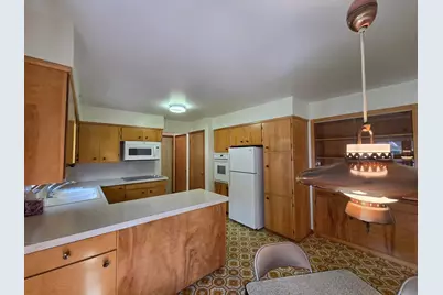 2202 Windsor Road, Albert Lea, MN 56007 - Photo 5