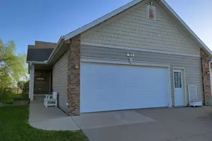370 Pike Ct, Winsted, MN 55395 - Photo 3