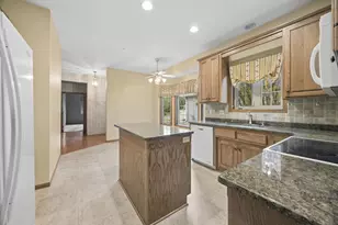2282 Stephani Ct, Little Canada, MN 55117 - Photo 3
