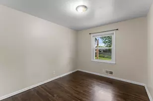 2063 Coral Ln, Eagan, MN 55122 - Photo 15