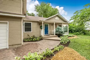 10206 Lakeview Dr W, Minnetonka, MN 55305 - Photo 3