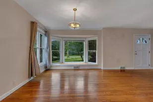 10206 Lakeview Dr W, Minnetonka, MN 55305 - Photo 7
