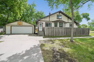 223 11th Ave N, Fargo, ND 58102 - Photo 3