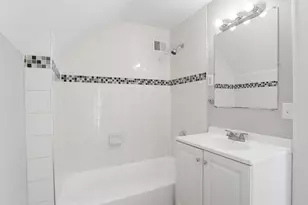 188 Wyoming St E, Saint Paul, MN 55107 - Photo 9