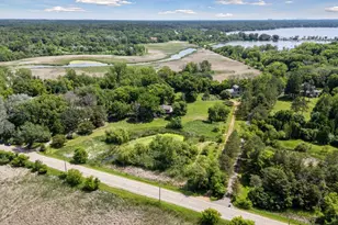 940 Brown Rd S, Wayzata, MN 55391 - Photo 3