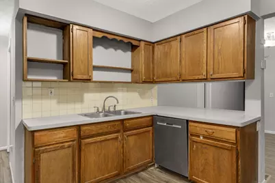 305 Lawson Avenue E, Saint Paul, MN 55130 - Photo 3