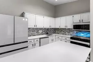 9712 Cimarron Cir, Minnetonka, MN 55305 - Photo 3