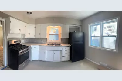 966 Hawthorne Avenue E, Saint Paul, MN 55106 - Photo 3